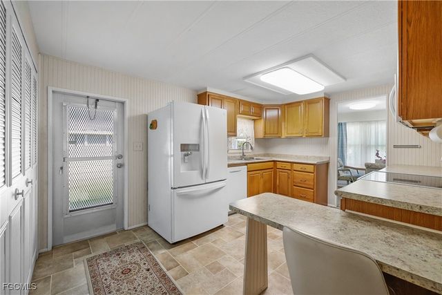 511 Pine Tree CT, North Fort Myers, FL 33917