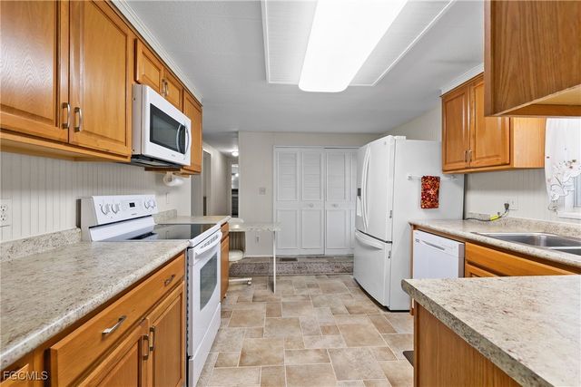 511 Pine Tree CT, North Fort Myers, FL 33917