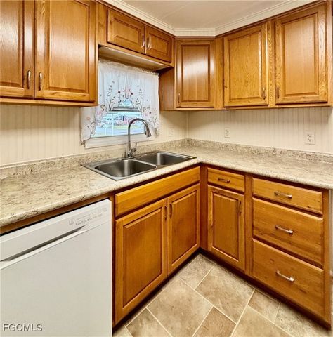 511 Pine Tree CT, North Fort Myers, FL 33917