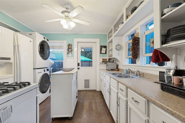 2732 Ivandell Avenue, Dallas, TX 75211