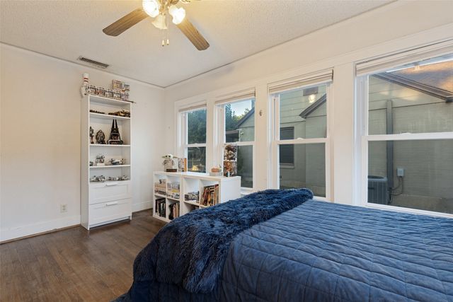 2732 Ivandell Avenue, Dallas, TX 75211