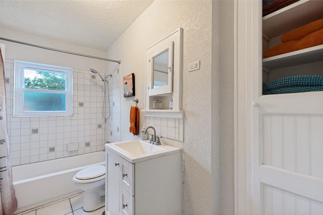 2732 Ivandell Avenue, Dallas, TX 75211