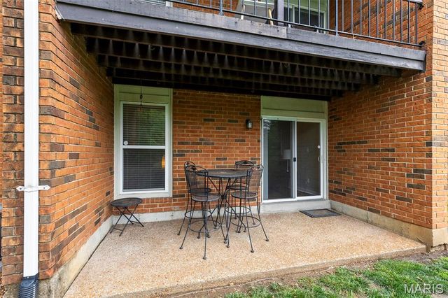 1926 Hunting Lake Court 104, St Louis, MO 63122