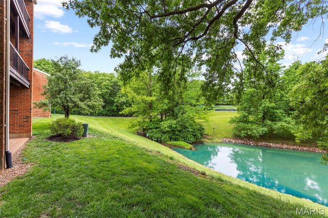 1926 Hunting Lake Court 104, St Louis, MO 63122