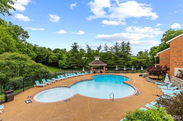1926 Hunting Lake Court 104, St Louis, MO 63122