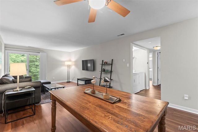 1926 Hunting Lake Court 104, St Louis, MO 63122