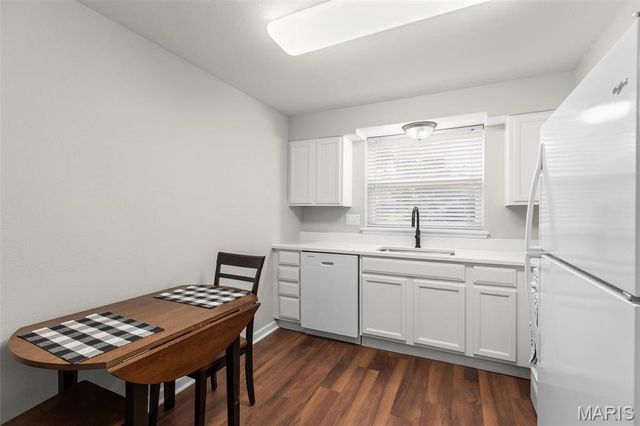 1926 Hunting Lake Court 104, St Louis, MO 63122
