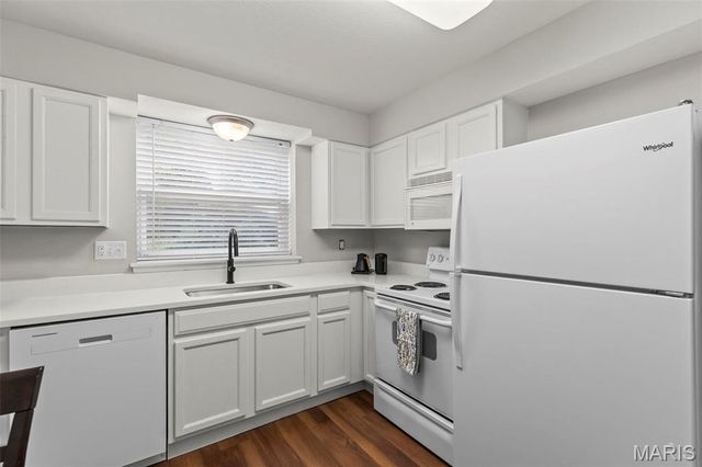 1926 Hunting Lake Court 104, St Louis, MO 63122
