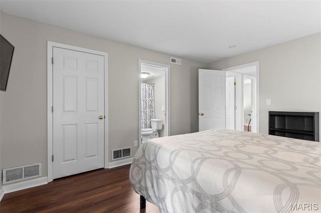 1926 Hunting Lake Court 104, St Louis, MO 63122