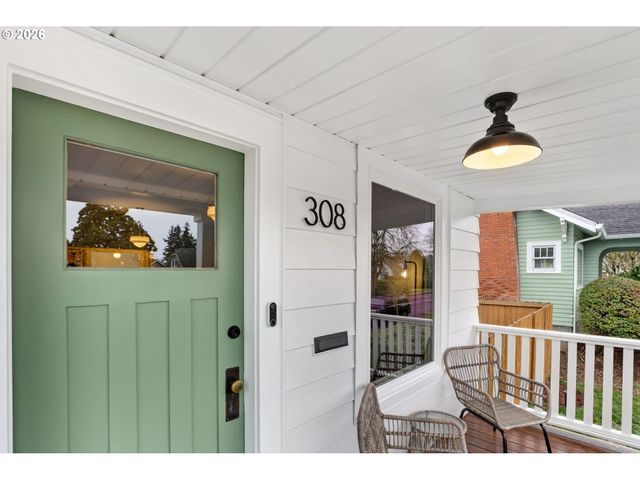 308 W 35TH St, Vancouver, WA 98660