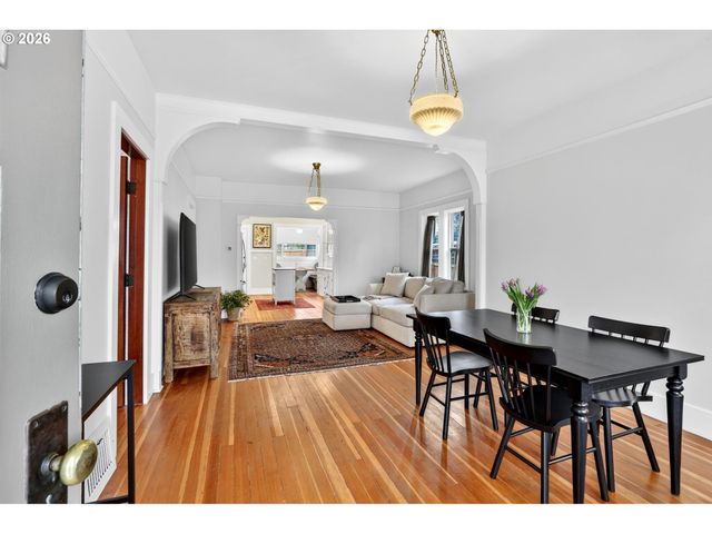 308 W 35TH St, Vancouver, WA 98660