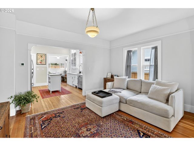 308 W 35TH St, Vancouver, WA 98660