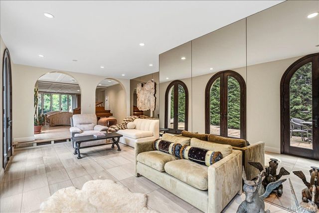 15470 Powells Cove Boulevard, Beechhurst, NY 11357