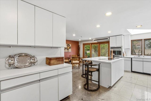 15470 Powells Cove Boulevard, Beechhurst, NY 11357