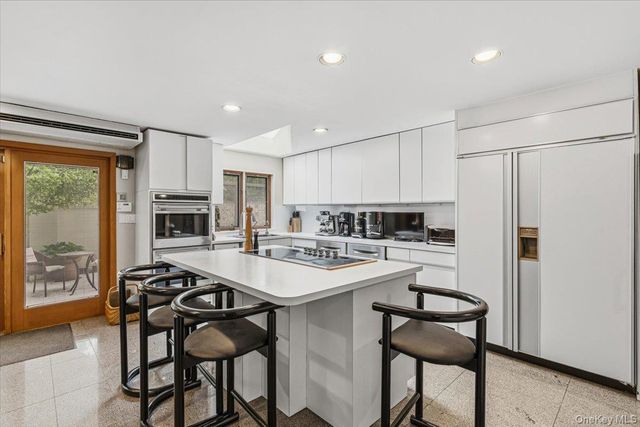 15470 Powells Cove Boulevard, Beechhurst, NY 11357