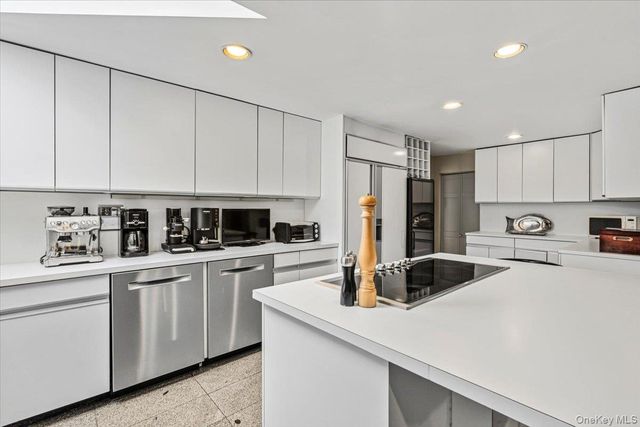15470 Powells Cove Boulevard, Beechhurst, NY 11357