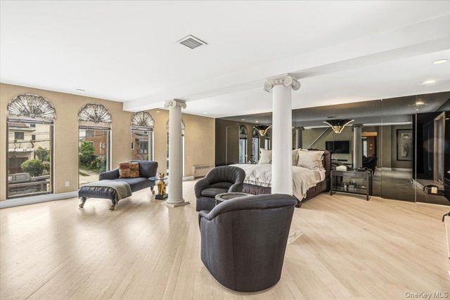 15470 Powells Cove Boulevard, Beechhurst, NY 11357