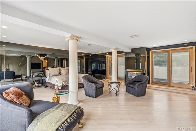 15470 Powells Cove Boulevard, Beechhurst, NY 11357