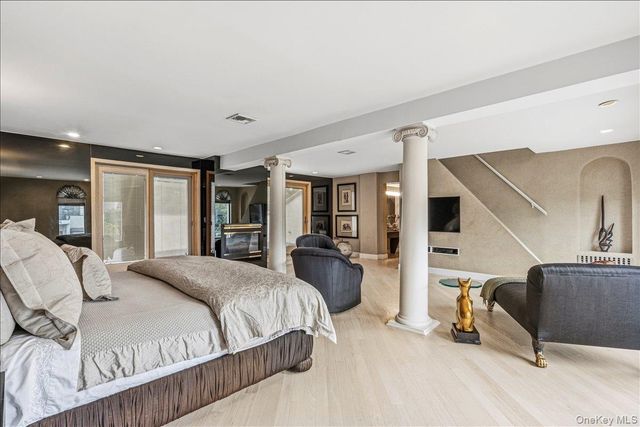 15470 Powells Cove Boulevard, Beechhurst, NY 11357
