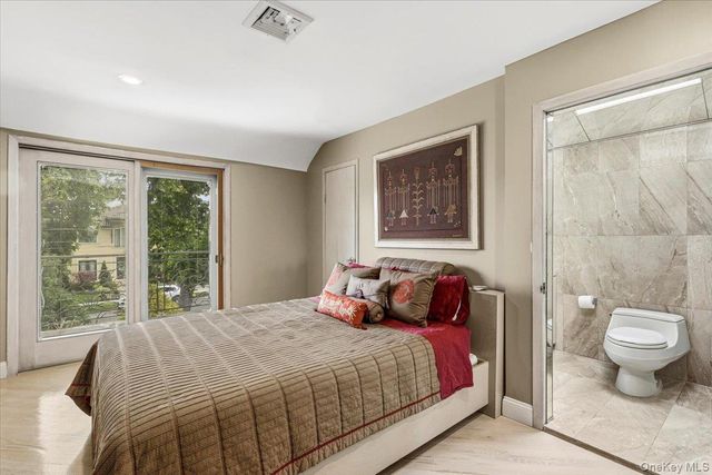 15470 Powells Cove Boulevard, Beechhurst, NY 11357