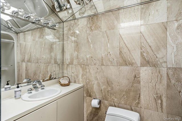 15470 Powells Cove Boulevard, Beechhurst, NY 11357