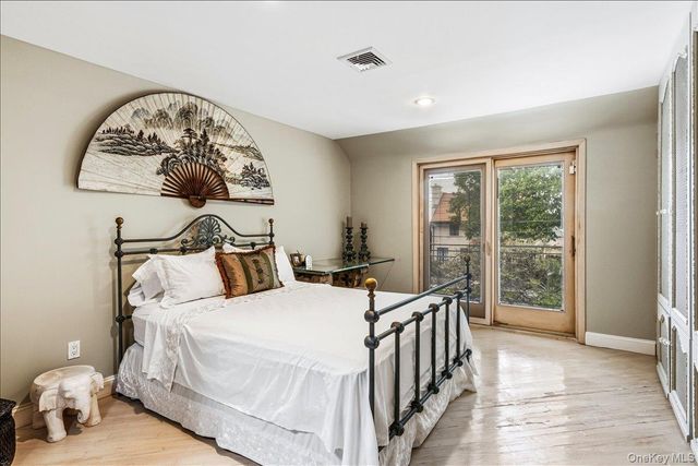 15470 Powells Cove Boulevard, Beechhurst, NY 11357