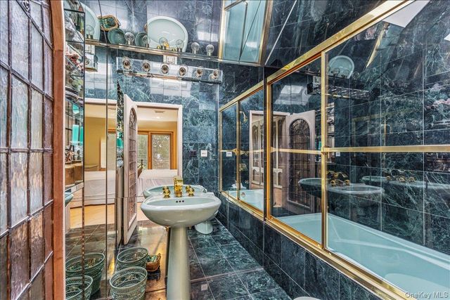 15470 Powells Cove Boulevard, Beechhurst, NY 11357