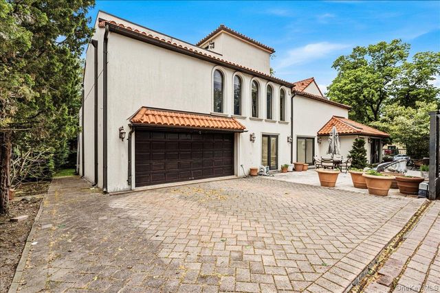 15470 Powells Cove Boulevard, Beechhurst, NY 11357