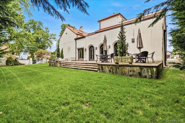 15470 Powells Cove Boulevard, Beechhurst, NY 11357