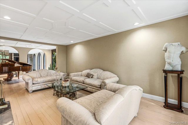 15470 Powells Cove Boulevard, Beechhurst, NY 11357
