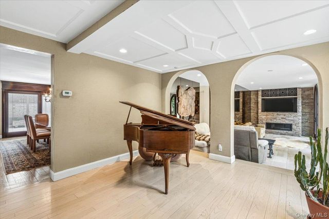 15470 Powells Cove Boulevard, Beechhurst, NY 11357