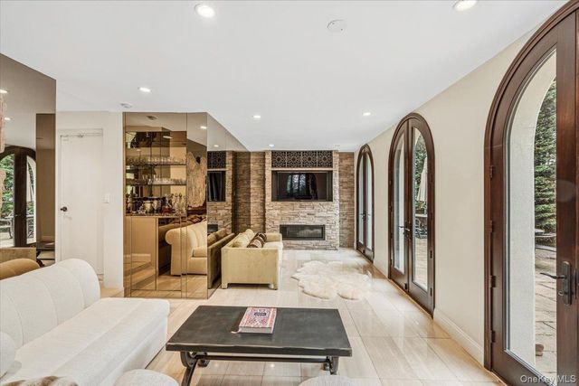 15470 Powells Cove Boulevard, Beechhurst, NY 11357