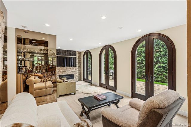 15470 Powells Cove Boulevard, Beechhurst, NY 11357