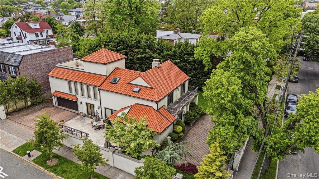 15470 Powells Cove Boulevard, Beechhurst, NY 11357