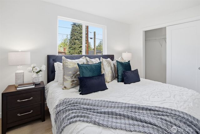 9812 59th Avenue S, Seattle, WA 98118