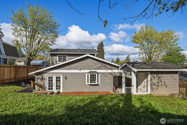 9812 59th Avenue S, Seattle, WA 98118