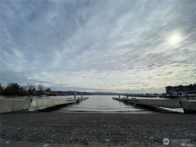 9812 59th Avenue S, Seattle, WA 98118