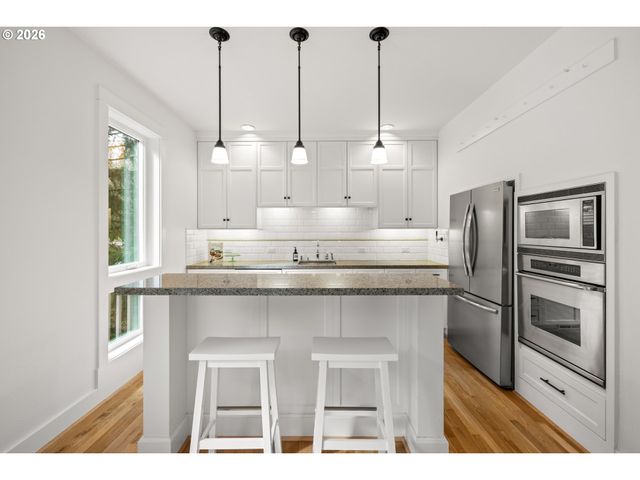 3426 Sw ARNOLD St, Portland, OR 97219