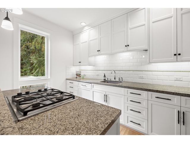 3426 Sw ARNOLD St, Portland, OR 97219