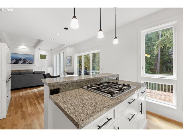 3426 Sw ARNOLD St, Portland, OR 97219