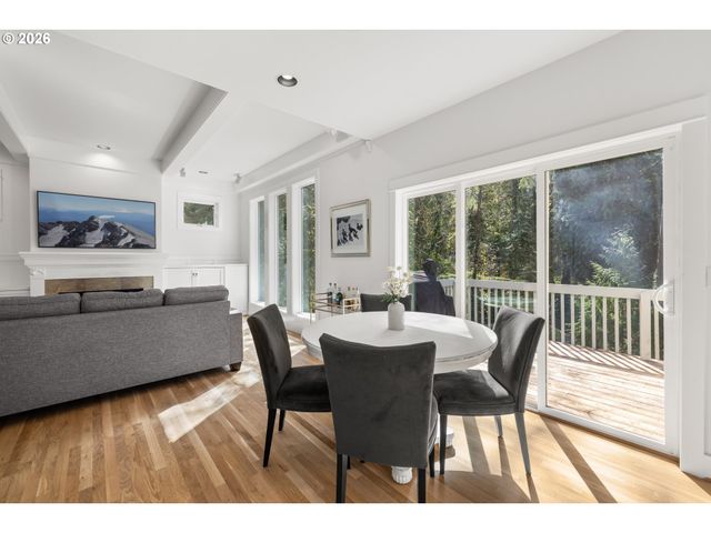 3426 Sw ARNOLD St, Portland, OR 97219