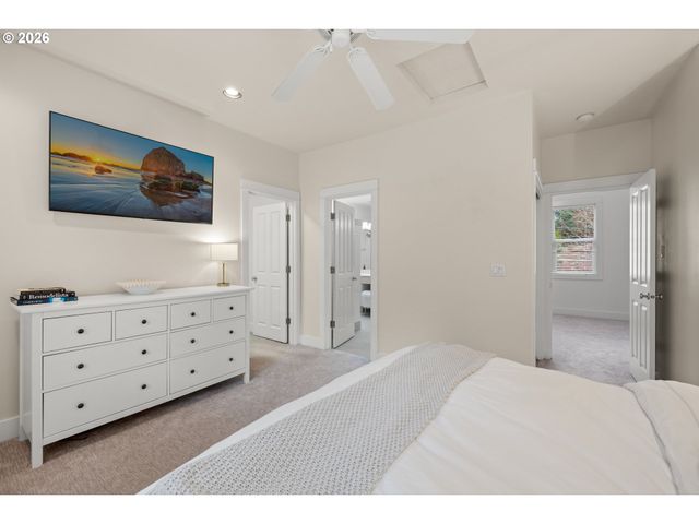 3426 Sw ARNOLD St, Portland, OR 97219