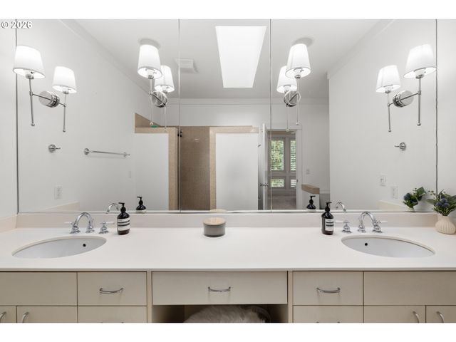 3426 Sw ARNOLD St, Portland, OR 97219