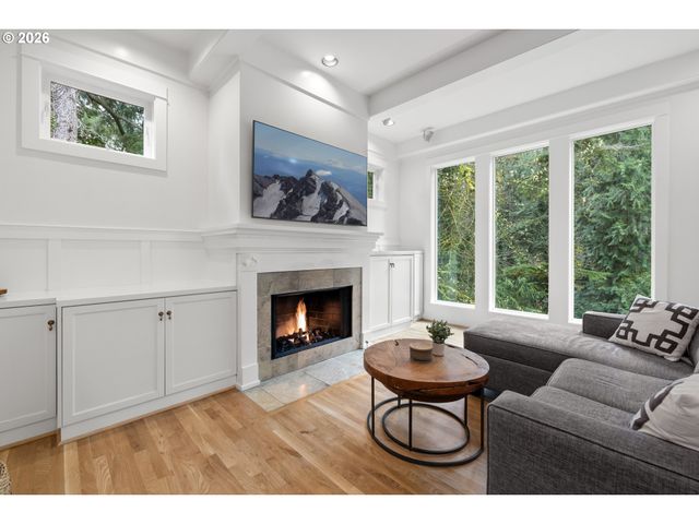 3426 Sw ARNOLD St, Portland, OR 97219