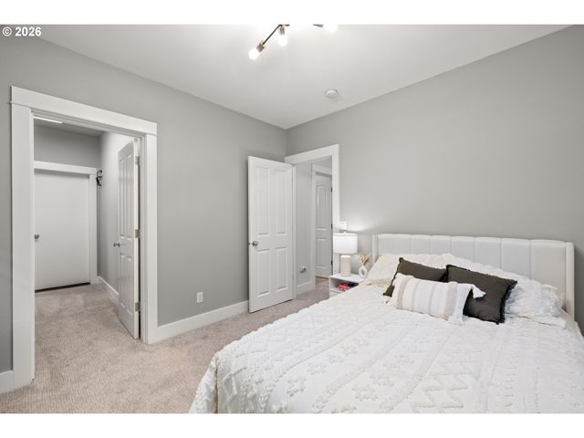 3426 Sw ARNOLD St, Portland, OR 97219