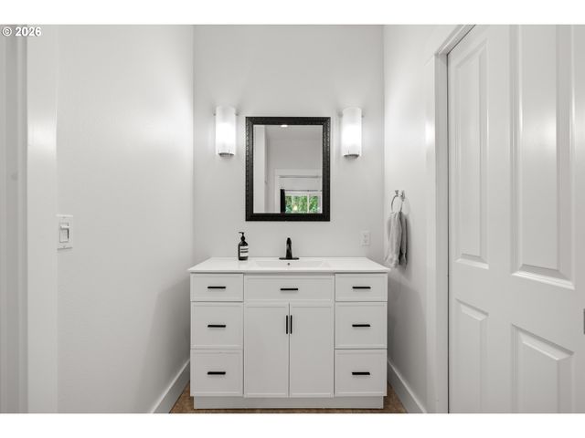 3426 Sw ARNOLD St, Portland, OR 97219