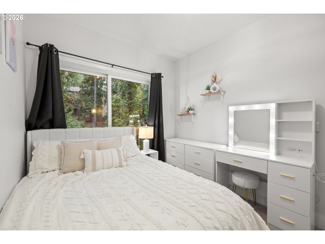 3426 Sw ARNOLD St, Portland, OR 97219