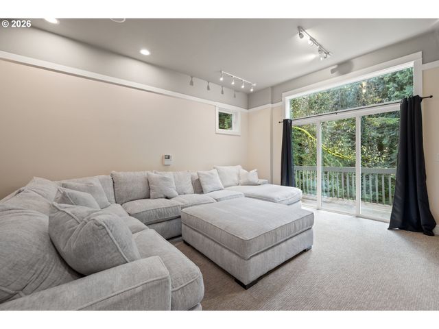 3426 Sw ARNOLD St, Portland, OR 97219