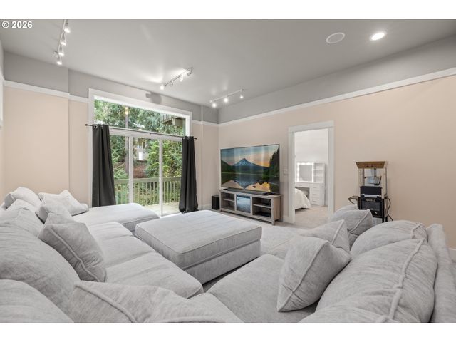 3426 Sw ARNOLD St, Portland, OR 97219