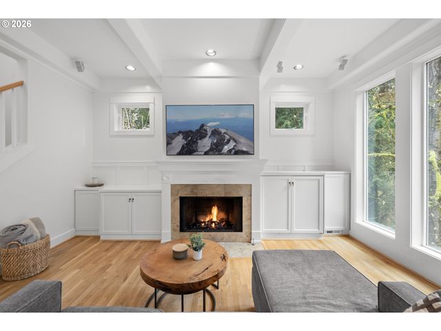 3426 Sw ARNOLD St, Portland, OR 97219